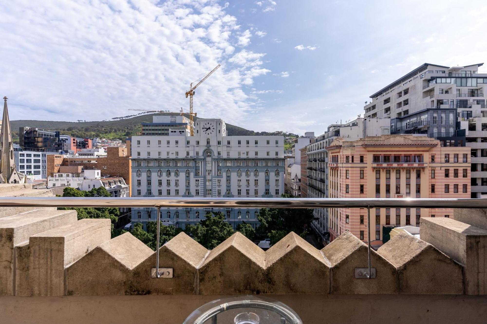704 Market House Cbd Location * Cape Town