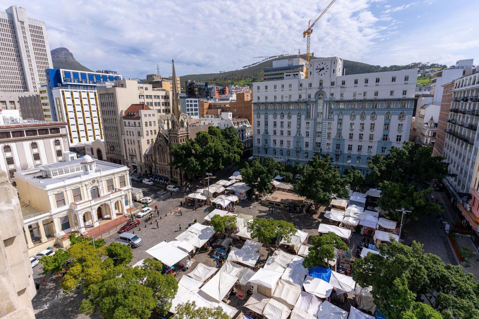 Apartment 704 Market House Cbd Location *